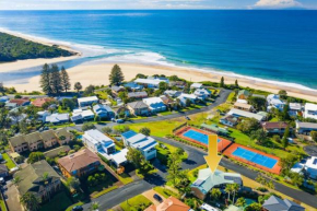 Lake Cathie Beach House with pool @ Orana Drive